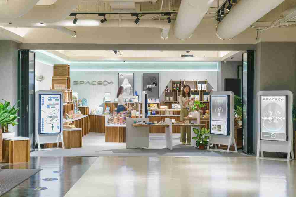 口袋牛店打造永续选物商店，，，展示社企及社创商品，，，，结合创利空间所开发的智能零售系统，，整合多元产品信息，，，，让无人商店扮演公益行动的推手