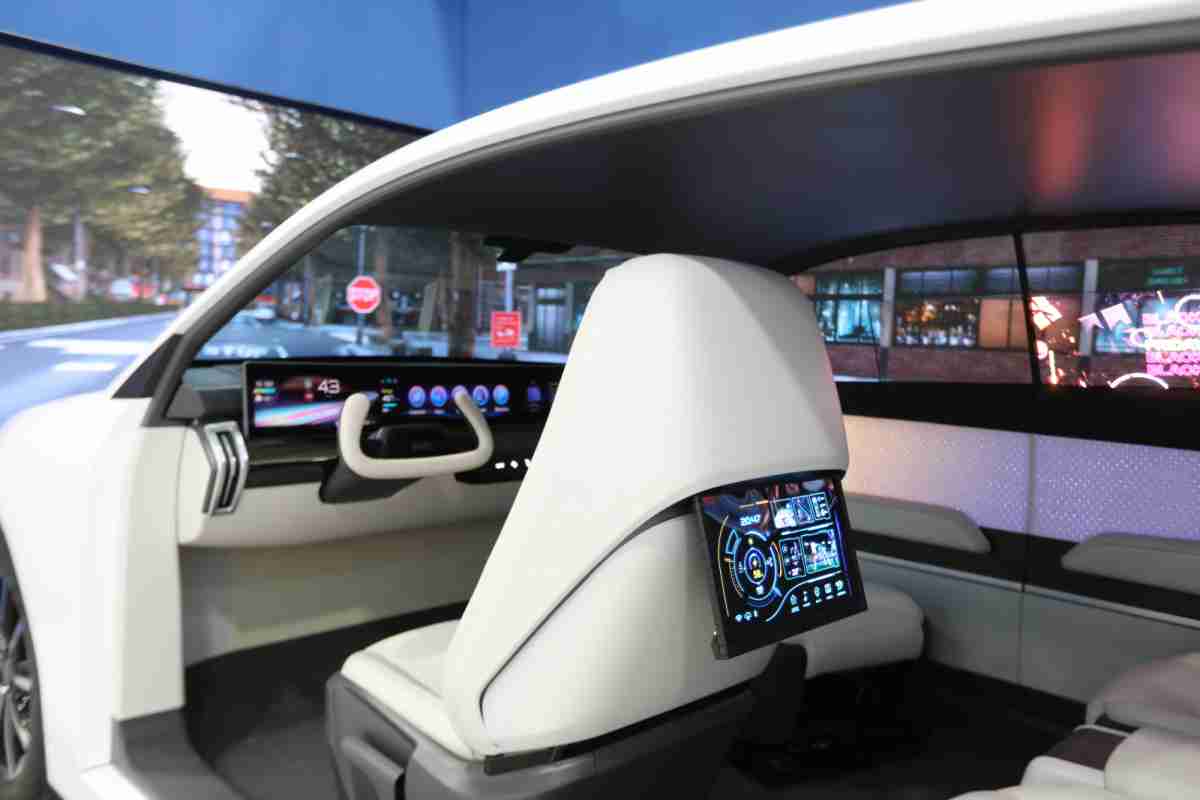 口袋牛店的「可卷式后座娱乐显示器」加强后座乘客的感官体验，，并保有个性化设计，，可依使用偏好进行动态调整。。